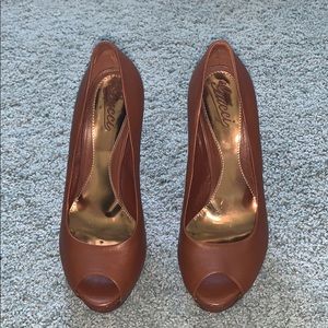 AUTHENTIC Gucci Sofia Brown & Gold Pumps open toe